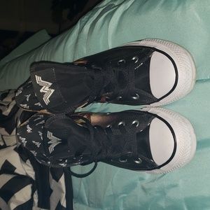 Converse Wonder women high top.